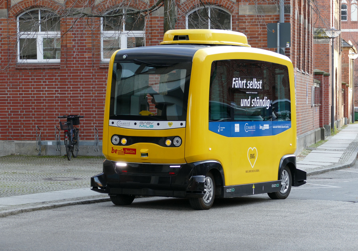 Driverless vehicle in Berlin (via Pixabay, Falco)